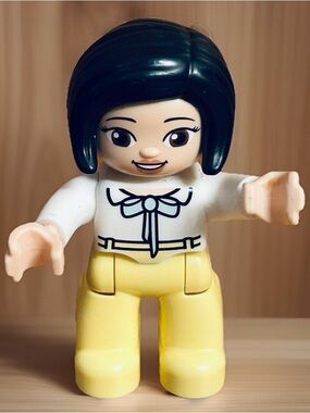 Lego Duplo Figure Asian Woman black hair pale skin white top yellow pants